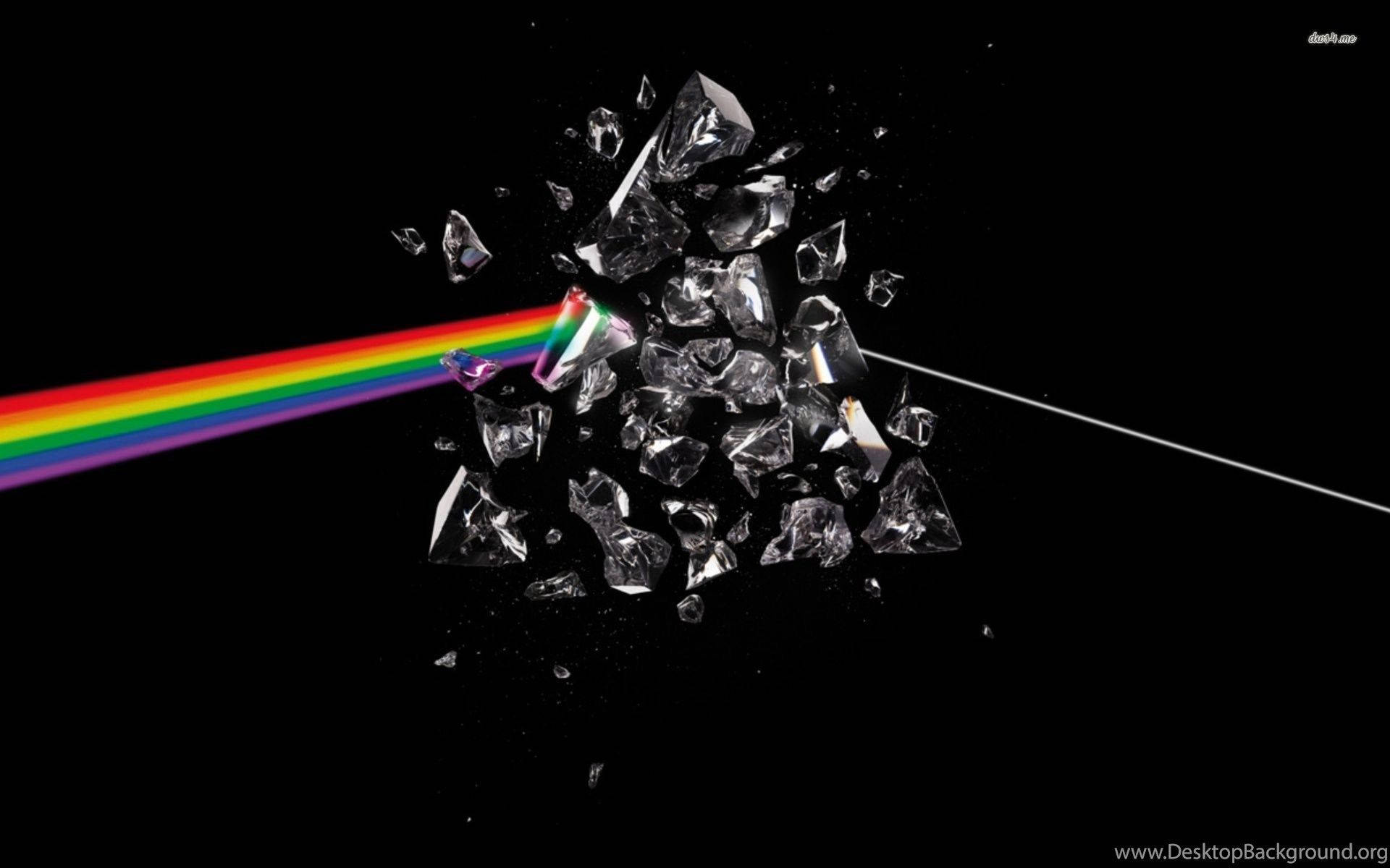 Floyd 桌布 壁紙 — 一個稜鏡碎裂成玻璃碎片，一道彩虹光束從其核心向黑色虛空爆炸。