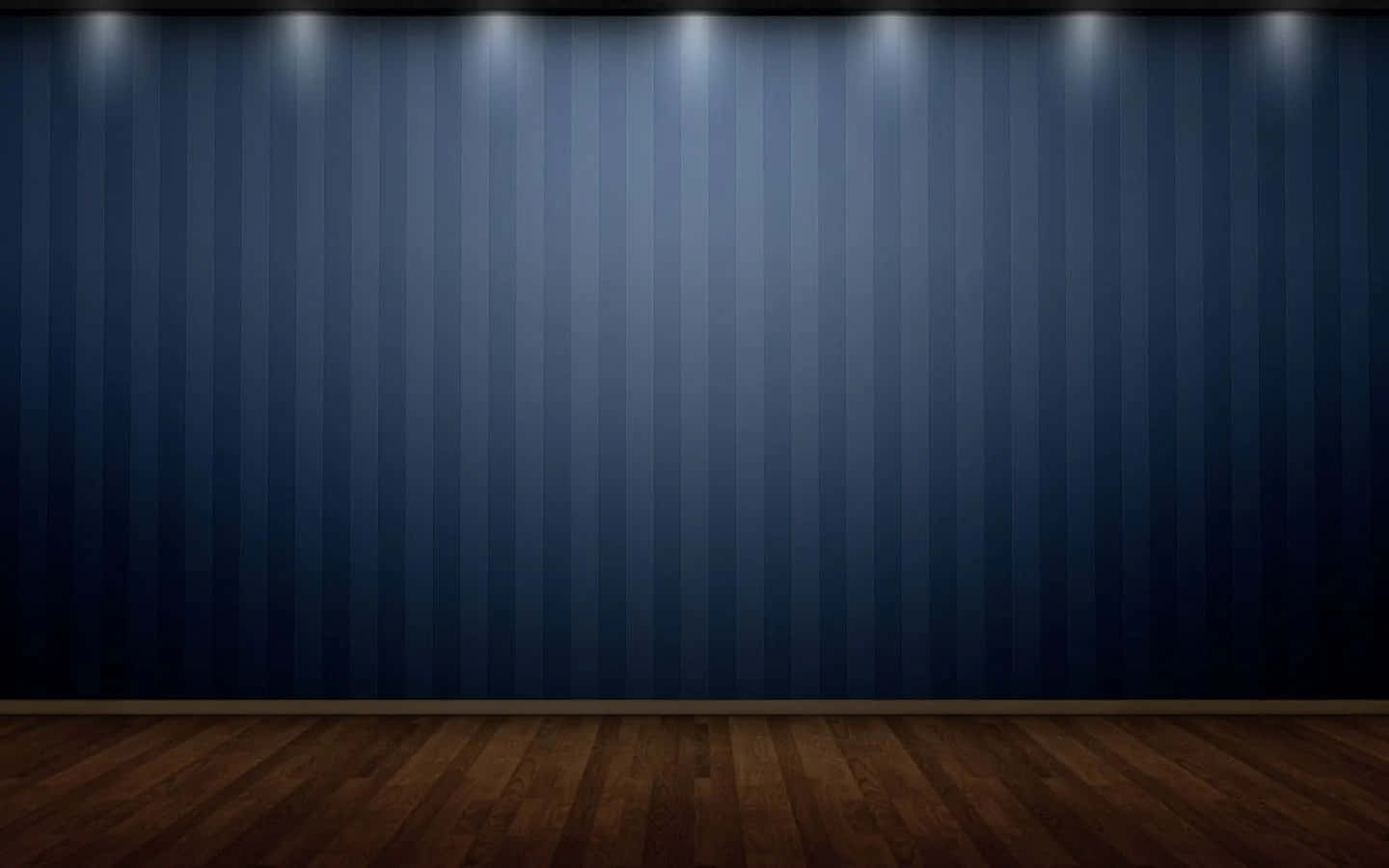 Stage 桌布 壁紙 — 一個空房間內，木地板上方由聚光燈照亮的深藍色條紋壁紙牆壁。