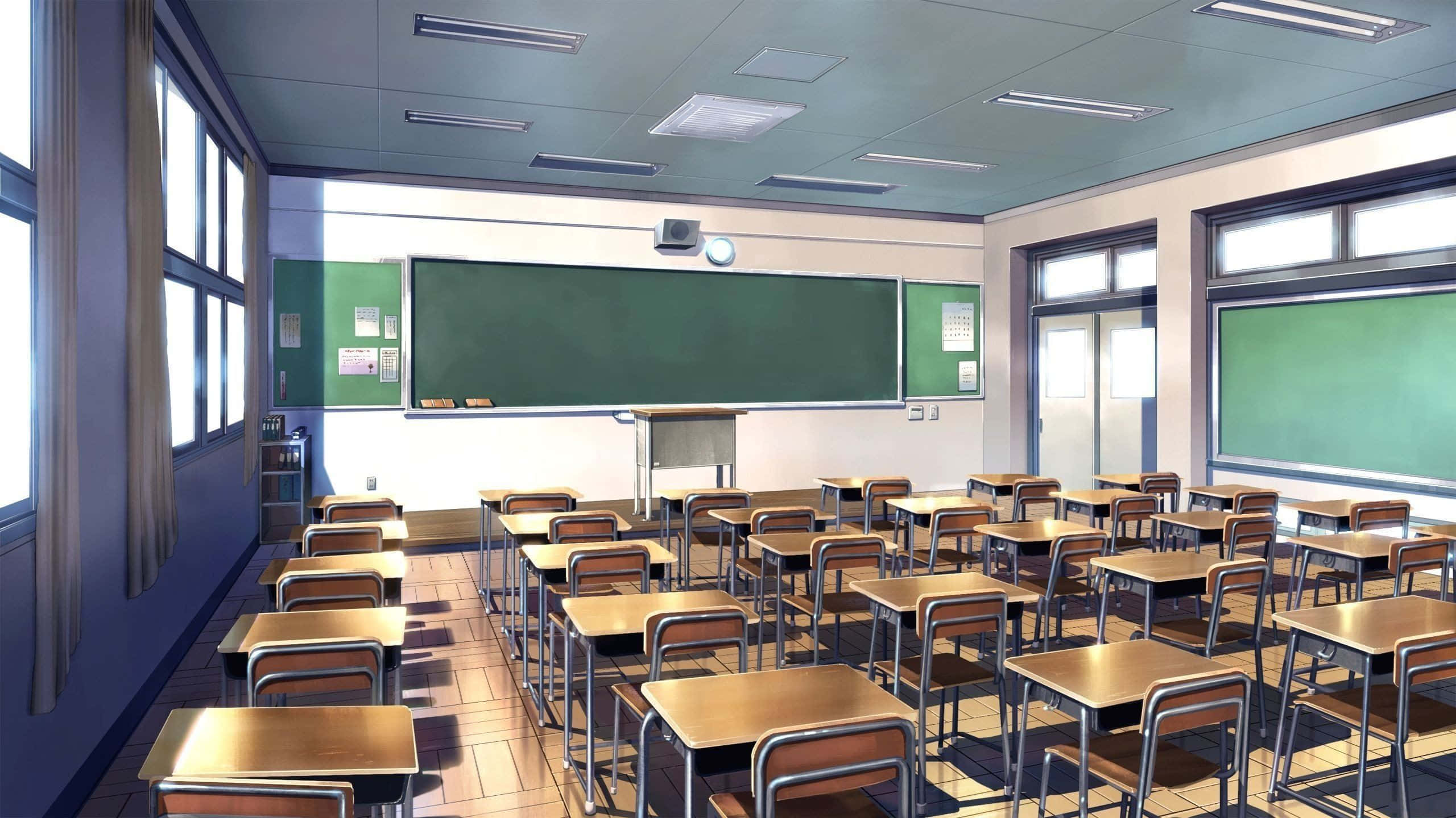 Anime Classroom 桌布 壁紙 — 一個空無一人的動漫風格教室，配有木製書桌、椅子、綠色黑板和明亮的窗戶，自然光線透入。