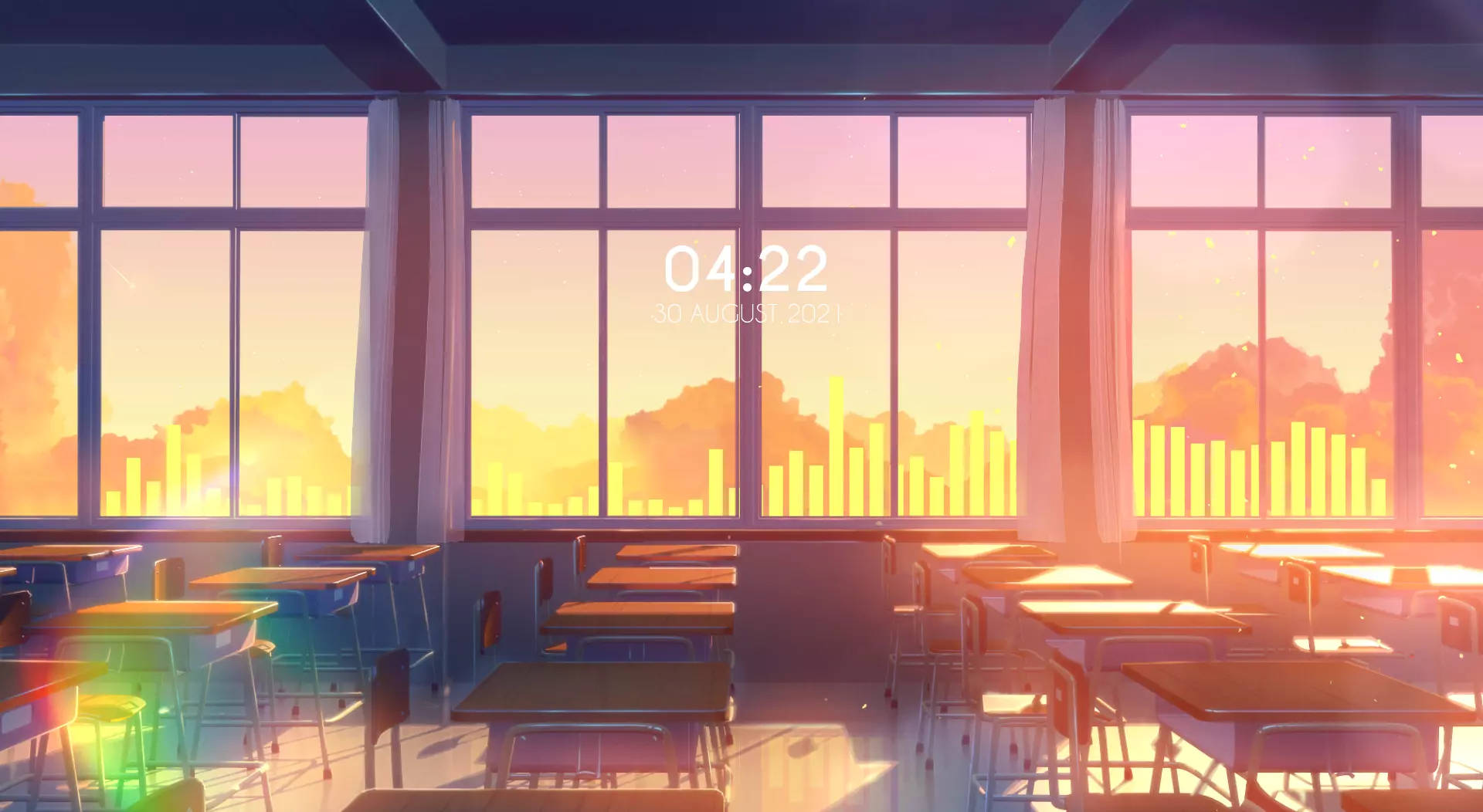 動漫 桌布 壁紙 — 一個空無一人的教室，沐浴在溫暖的夕陽光中，光線穿過大窗戶，展現出色彩繽紛的天空和遠山。