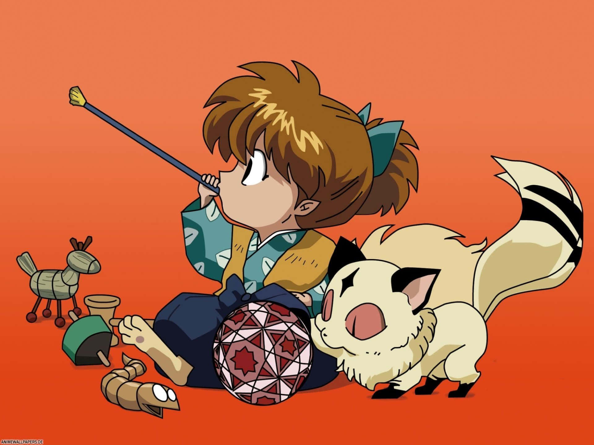 Inuyasha And Shippo 桌布 壁紙 — 一個穿著和服的Q版動畫男孩在吹笛子，一隻毛茸茸的狐狸狀生物在他旁邊打盹，背景是溫暖的橙色。