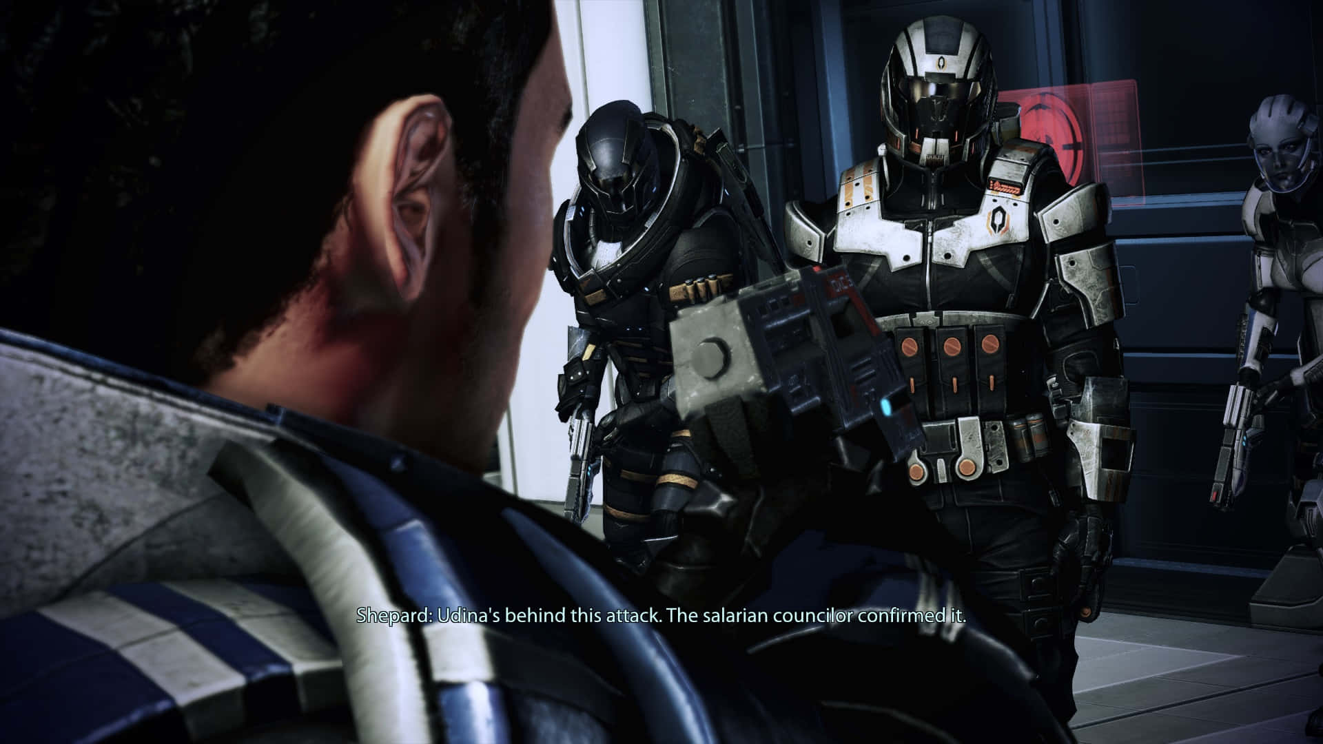 Mass Effect Cerberus 桌布 壁紙 — 一個穿著未來裝甲的角色站在高科技房間內，面對另一個人，表情嚴肅。