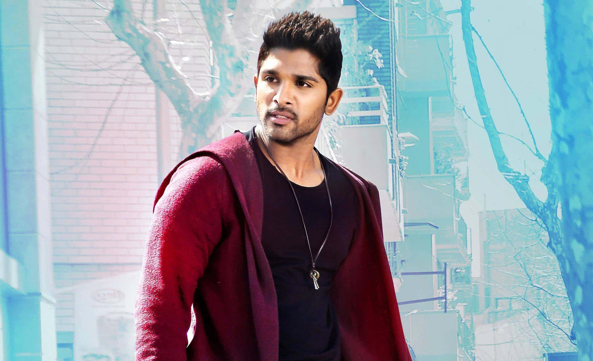 Allu Arjun 桌布 壁紙 — 一個穿著栗色開襟毛衣的男人自信地站在一個風格化的城市背景前，背景有光禿禿的樹木和粉彩建築。
