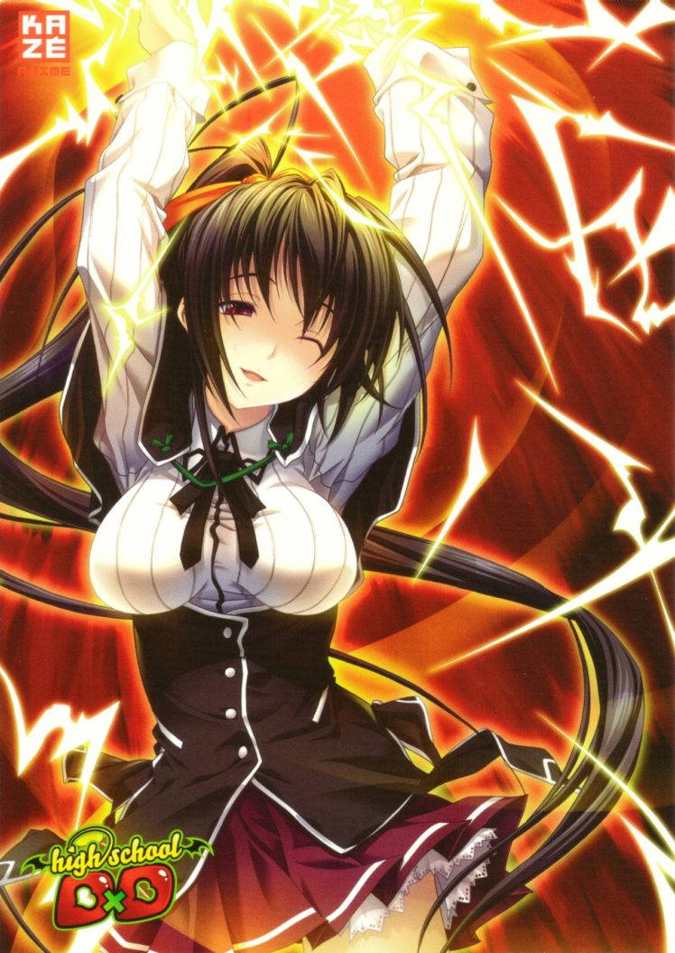 High School Dxd 桌布 壁紙 — 一個穿著校服的堅定動畫女孩釋放出熾熱的能量，周圍環繞著發光的閃電。