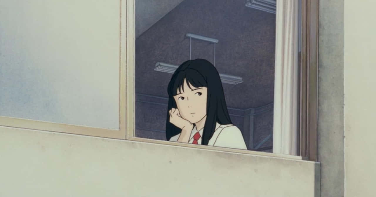 Studio Ghibli Ocean Waves 桌布 壁紙 — 一個穿著校服的年輕動漫女孩在夜裡手托臉頰，若有所思地凝視窗外。