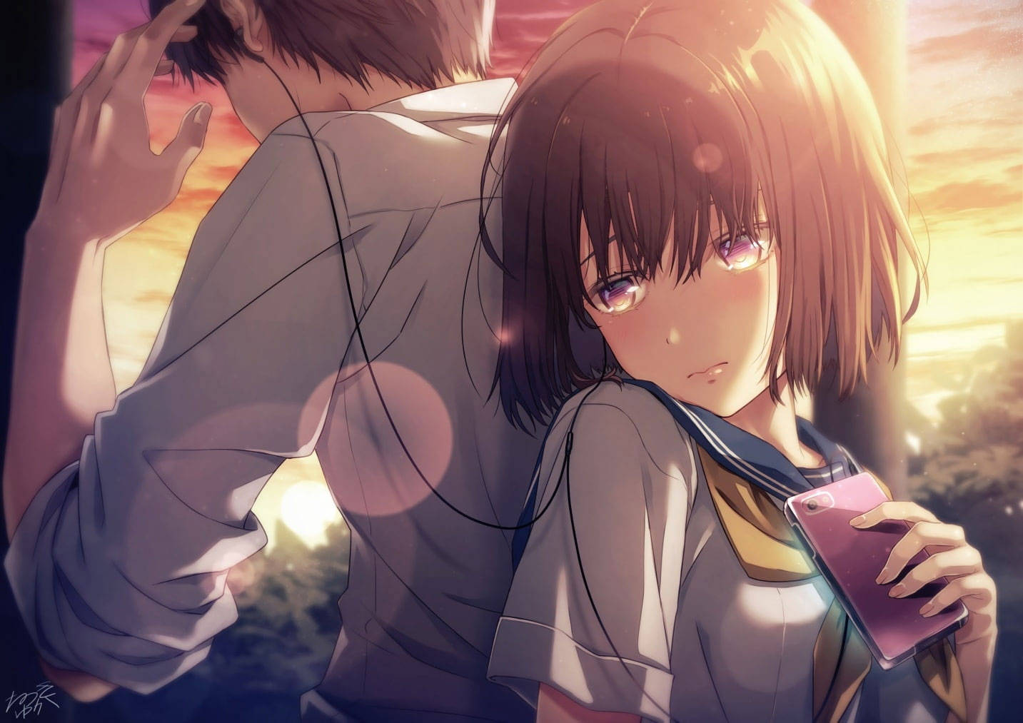 blushing anime 桌布 壁紙 — 一個穿著校服的年輕動漫女孩在日落時分，在溫暖的金色光芒中靠著一個男孩，手裡拿著手機。