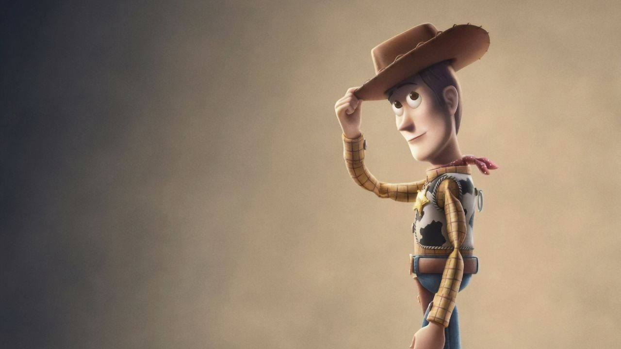 Toy Story 4 桌布 壁紙 — 一個穿著格紋襯衫和帽子的牛仔玩具角色，在塵土漸變背景前自信地微笑，傾斜帽子。