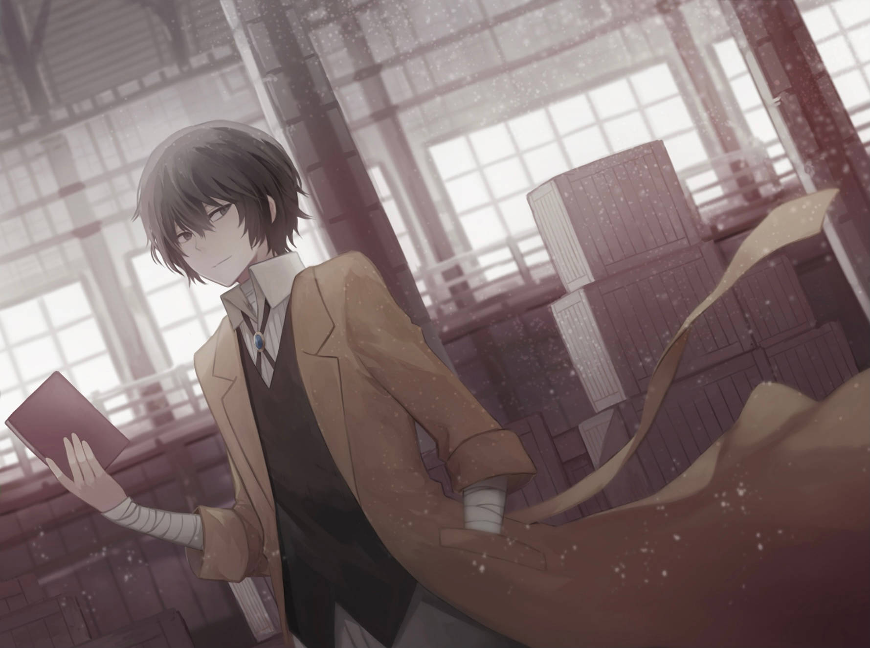 Dazai 桌布 壁紙 — 一個穿著棕色外套的年輕動漫男孩，站在一個有大型窗戶的雪地倉庫裡，手裡拿著一本書。