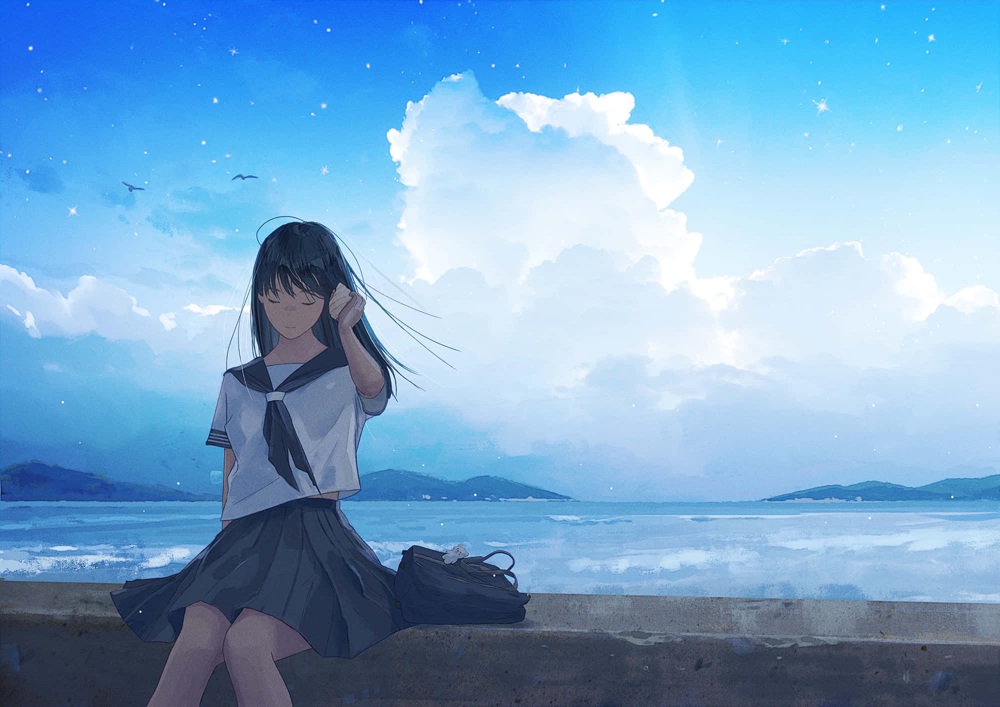 動漫女孩 桌布 壁紙 — 一個穿著水手服的年輕動漫女孩在繁星點點的藍天和蓬鬆雲朵下，若有所思地坐在海邊。