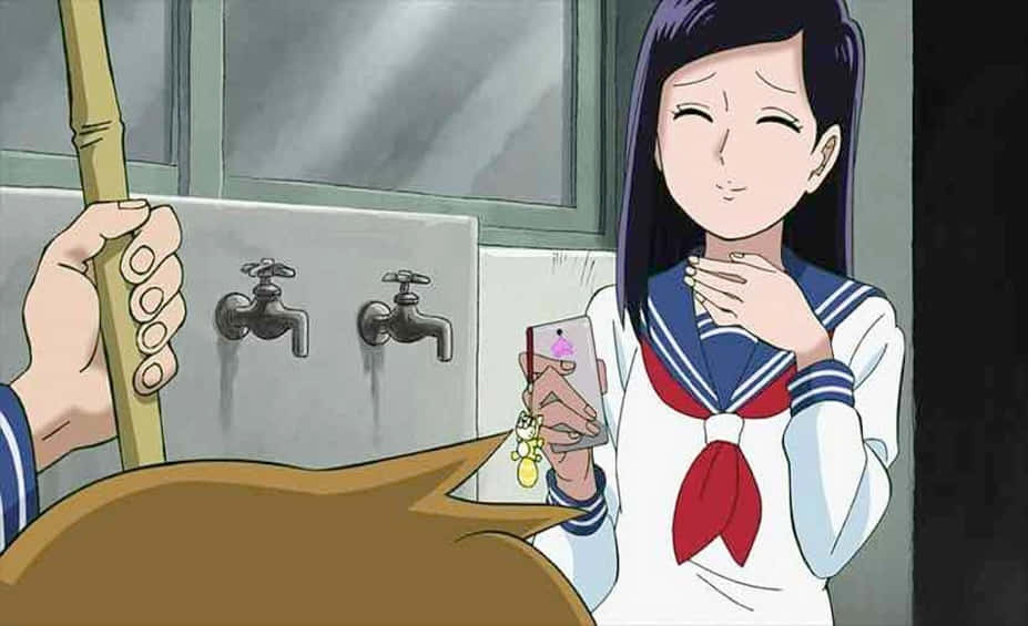 動漫女孩穿著水手服在浴室裡拿著電話微笑。 — Tsum tsum 壁紙