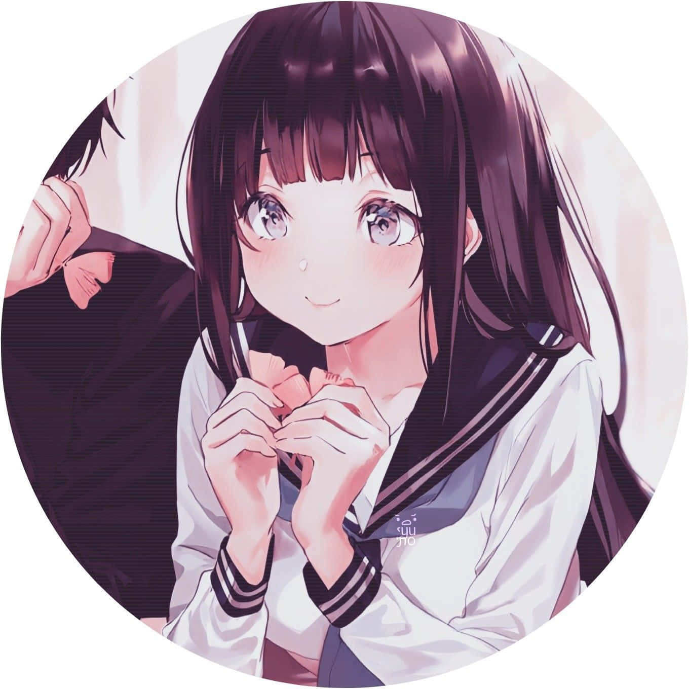 可愛動漫頭貼 桌布 壁紙 — 一個穿著水手服的開朗動漫女孩在圓形框架中輕輕微笑，雙手合十。