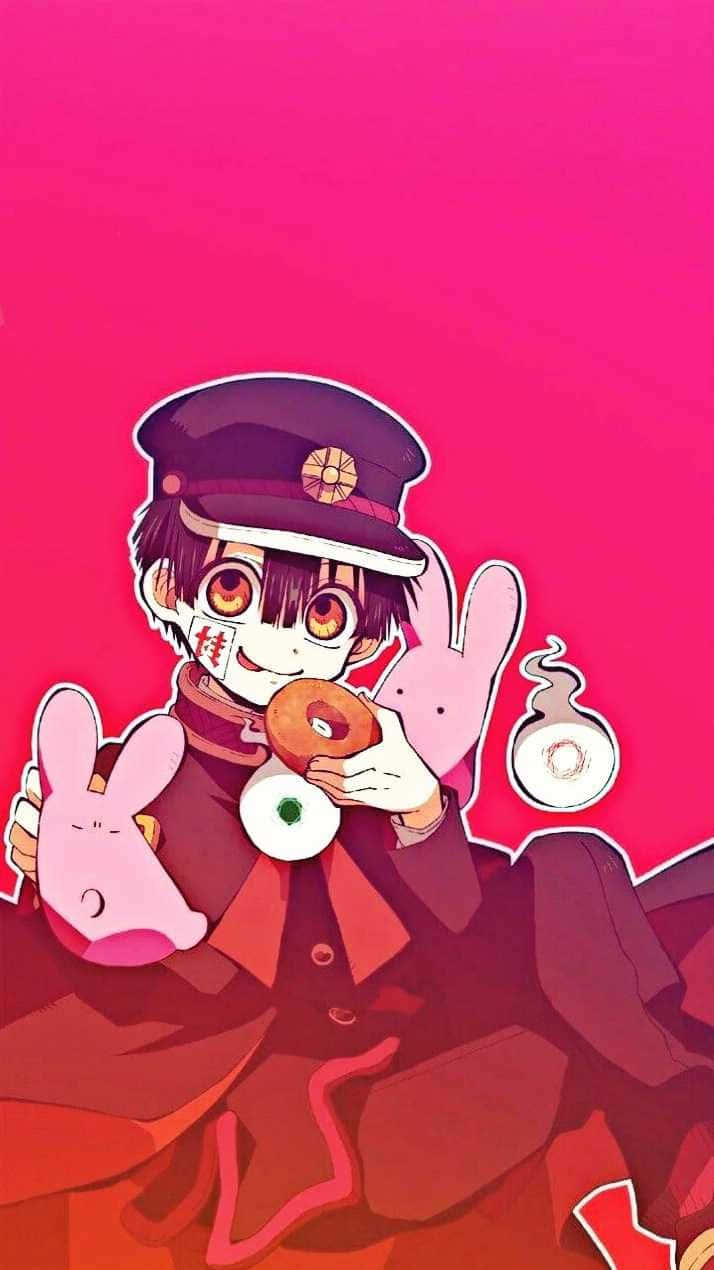 動漫男孩 桌布 壁紙 — 一個穿著深色制服、表情開朗的動漫角色，在充滿活力的粉紅色背景前，拿著一個甜甜圈和粉紅色兔子玩偶。