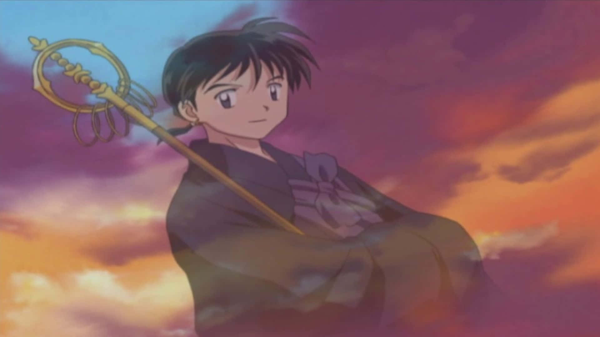 Miroku 桌布 壁紙 — 一個穿著深色和服的年輕動漫男孩，在充滿活力的日落天空下手持金色法杖，天空有紫色、橙色和藍色的雲彩。
