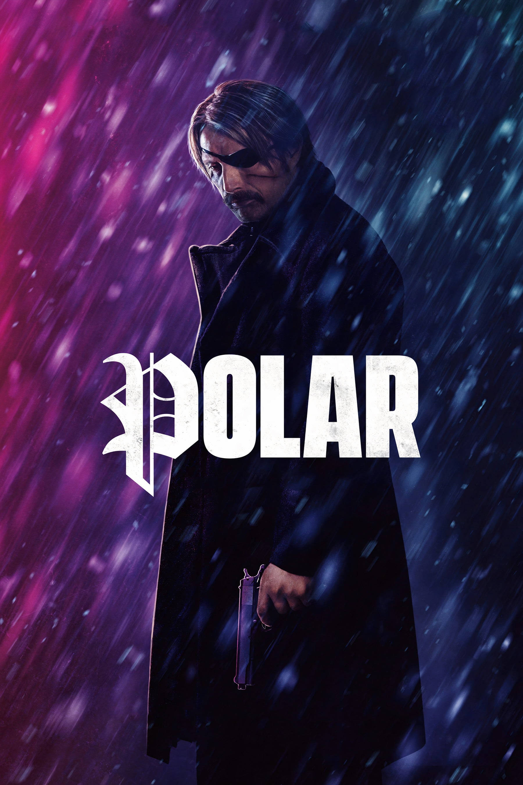 Mads Mikkelsen 桌布 壁紙 — 一個穿著深色外套和戴著眼罩的男人，在充滿活力的紫色和藍色風暴背景下拿著槍，上面寫著POLAR。
