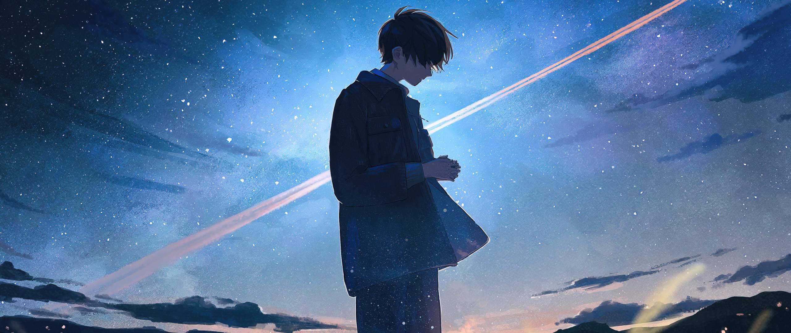 美少年動態圖 桌布 壁紙 — 一個穿著深色外套的年輕男子獨自站在星光燦爛的暮色天空下，天空中有發光的條紋。
