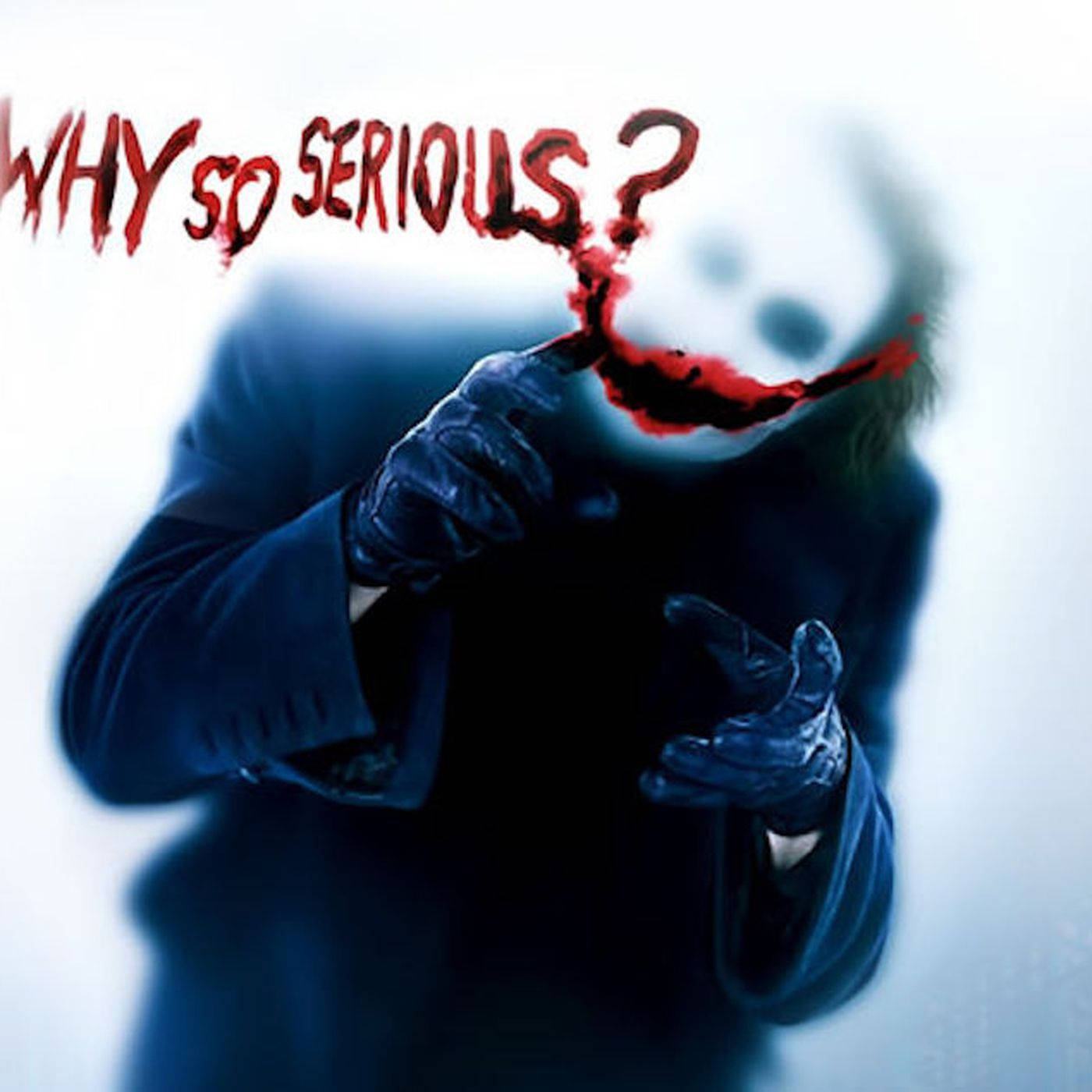 Why So Serious Joker 桌布 壁紙 — 一個穿著深色西裝的威脅性人物，在純白背景上露出血淋淋的笑容，並有滴血的紅色文字「WHY SO SERIOUS?」。