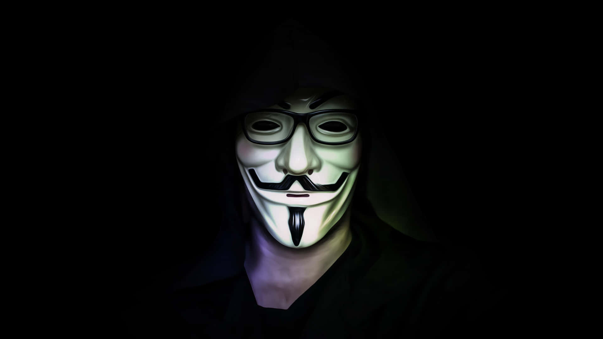 穿著深色連帽斗篷，戴著白色蓋伊·福克斯面具和眼鏡的人。