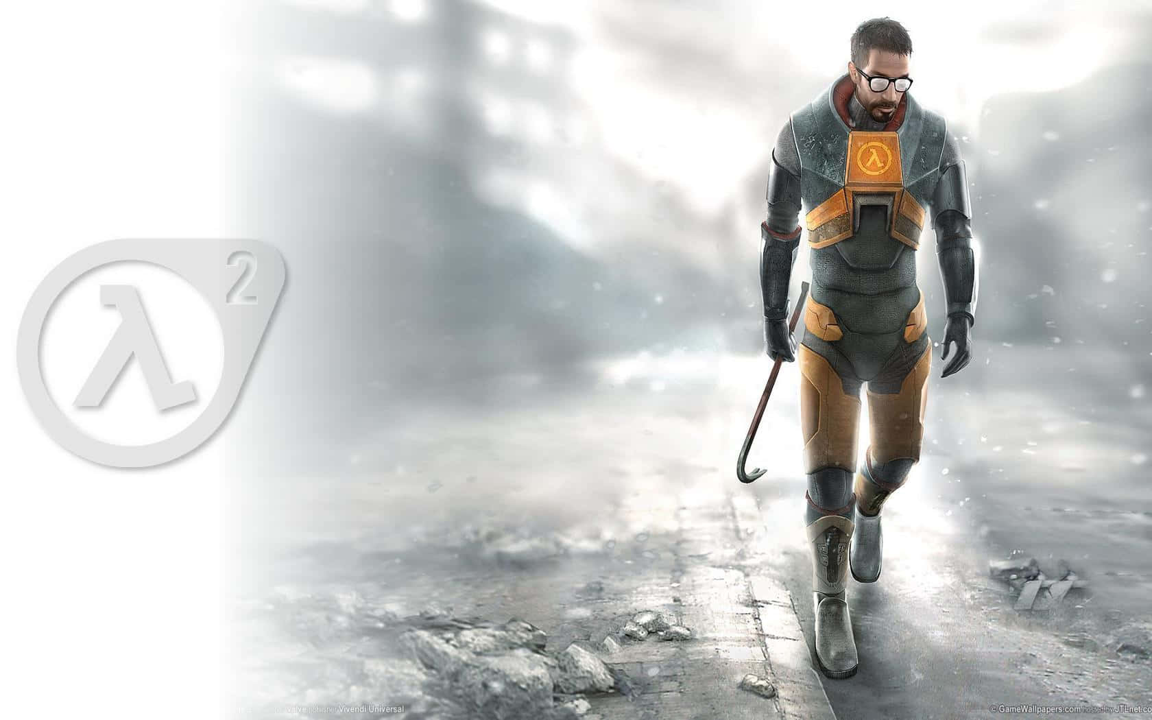 Half Life 2 桌布 壁紙 — 一個穿著灰色和橙色裝甲服的男人，拿著撬棍走過雪地廢墟城市景觀。