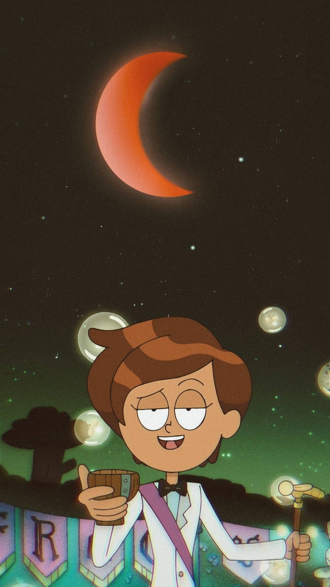 奇幻沼澤 桌布 壁紙 — 一個穿著燕尾服的開心動畫角色在星光燦爛的夜空下，手持杯子，下方是發光的紅色新月。