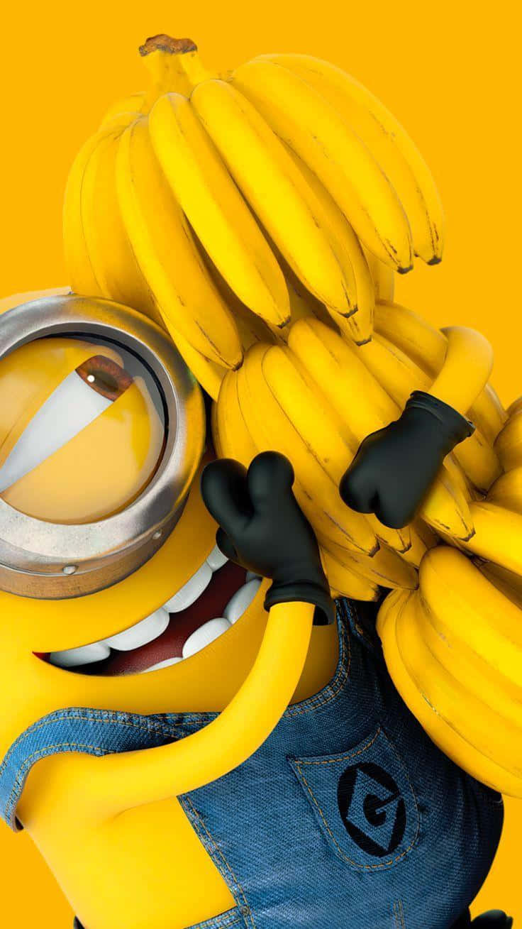 香蕉 桌布 壁紙 — 一個穿著牛仔工人褲的開心黃色Minion在純黃色背景上快樂地擁抱一大束香蕉。