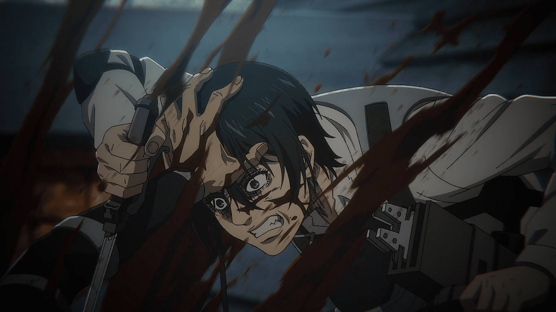 Mikasa Ackerman 桌布 壁紙 — 一個穿著白色制服的動漫角色緊握著一把刀，鮮血在緊張的戰鬥場景中濺滿畫面。