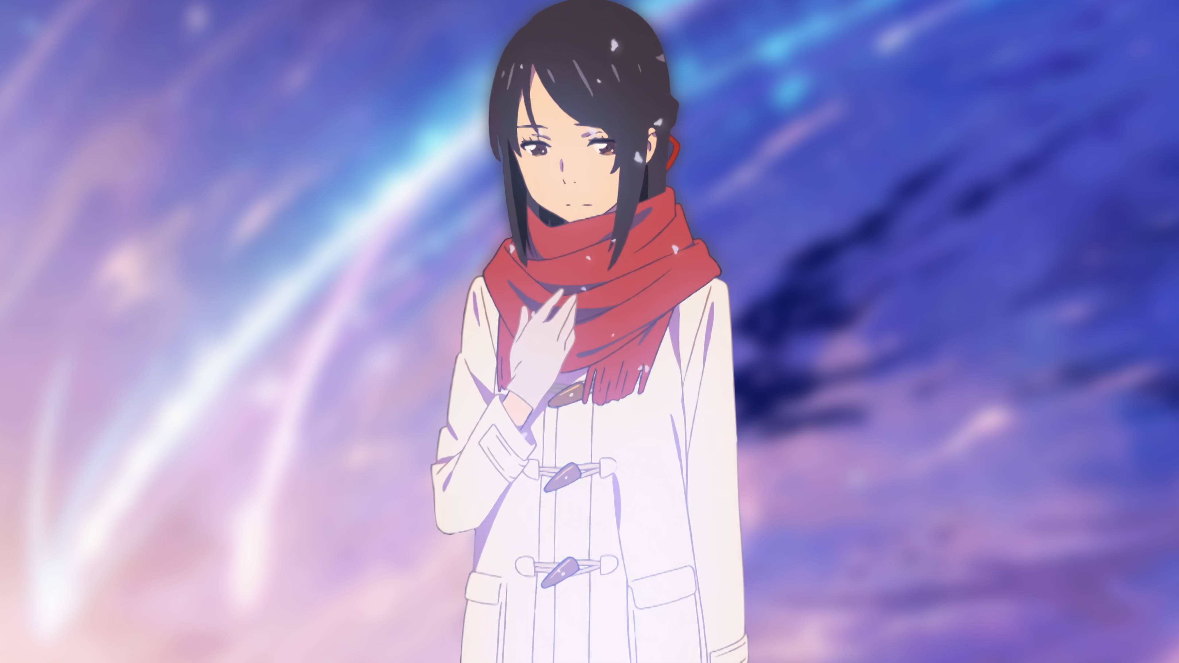 Your Name 桌布 壁紙 — 一個穿著白色外套和紅色圍巾的年輕動漫女孩，站在充滿活力的紫色和藍色天空前，天空中有發光的條紋。