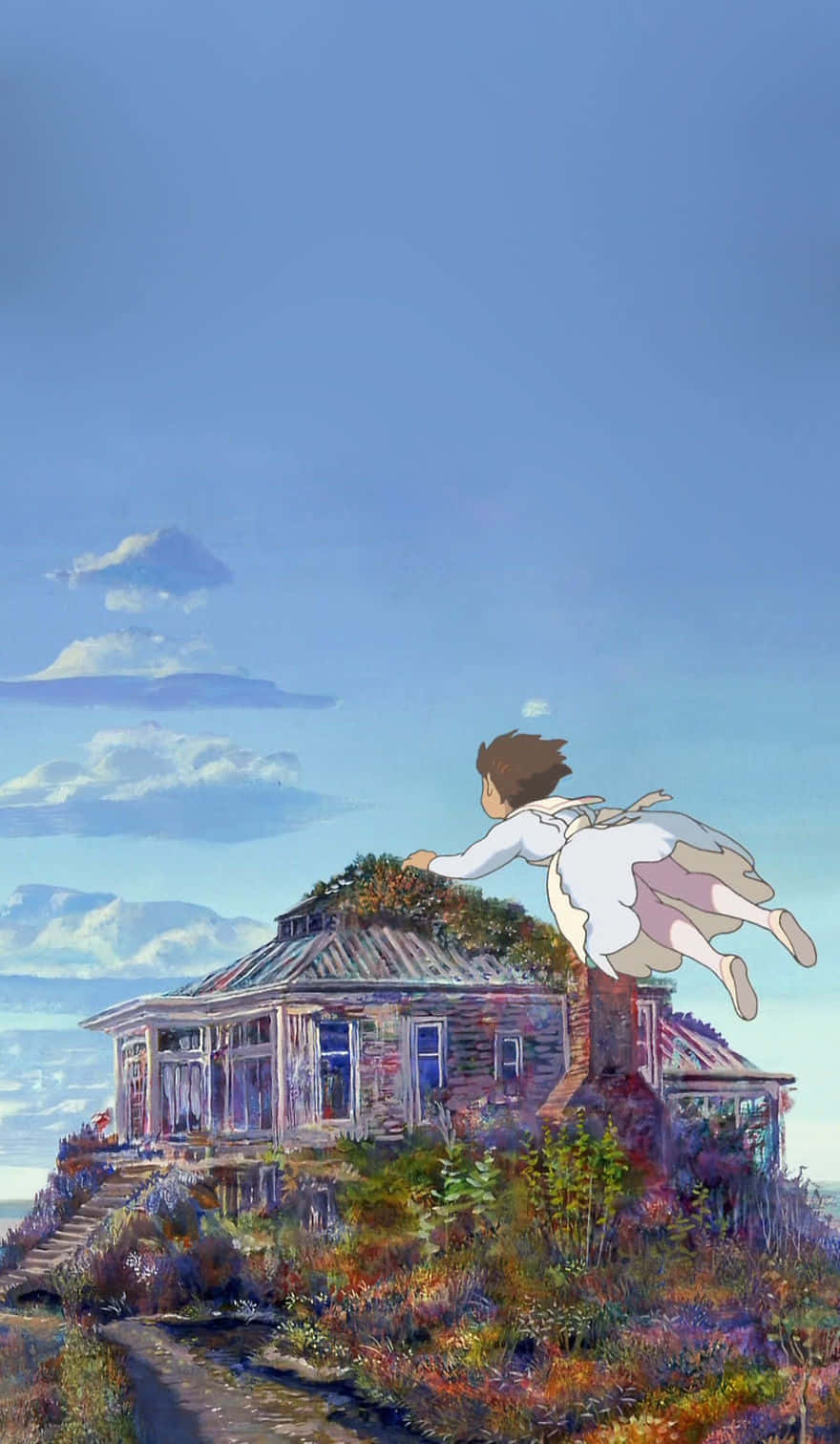Aesthetic Ghibli 桌布 壁紙 — 一個穿著白色連衣裙的小女孩在晴朗的藍天下飛向一座長滿鮮花的風化房屋。