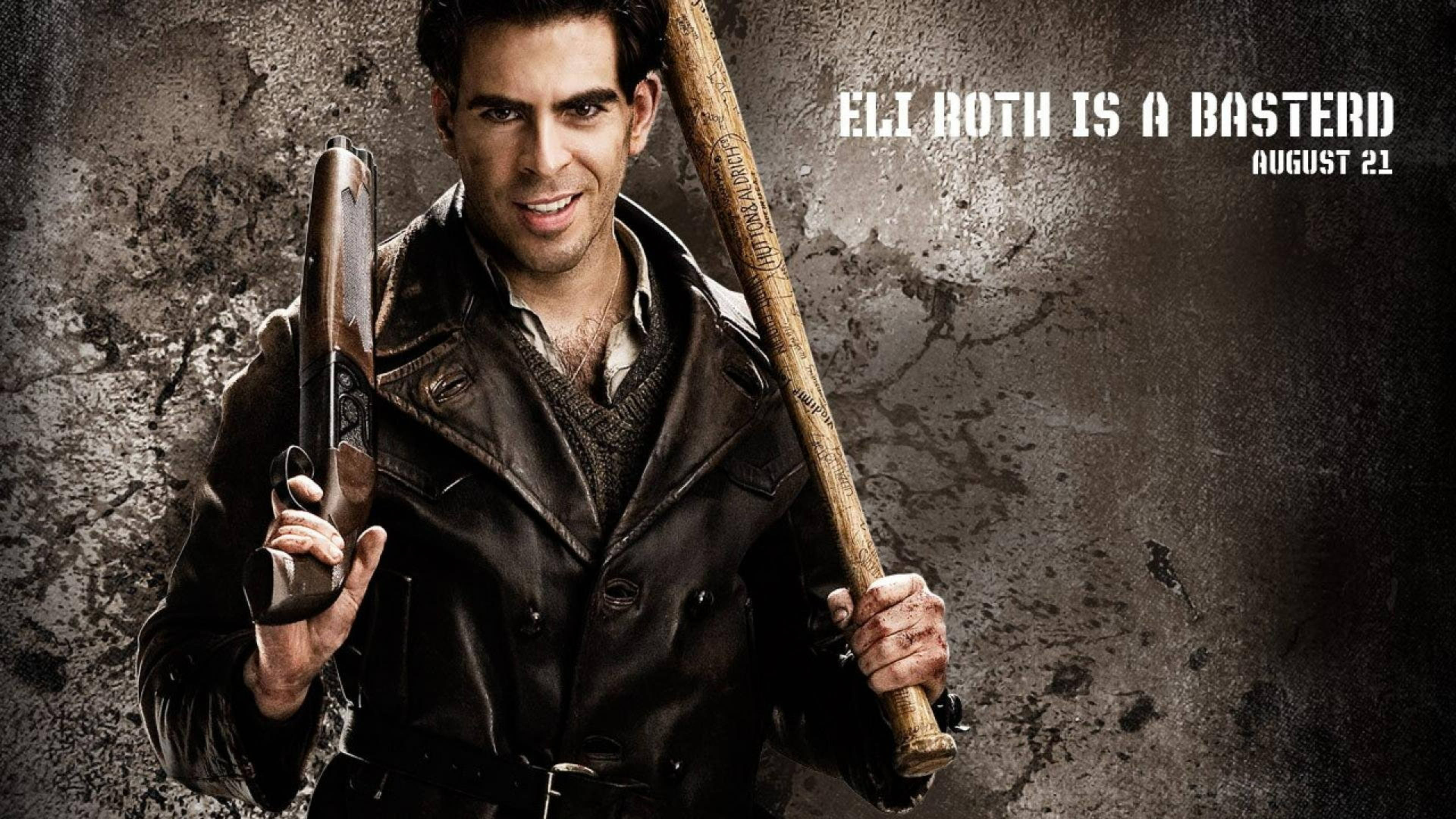 Inglourious Basterds 桌布 壁紙 — 一個穿著皮夾克的男人，拿著獵槍和棒球棍，靠著粗糙有紋理的牆壁，牆上有電影標題文字。