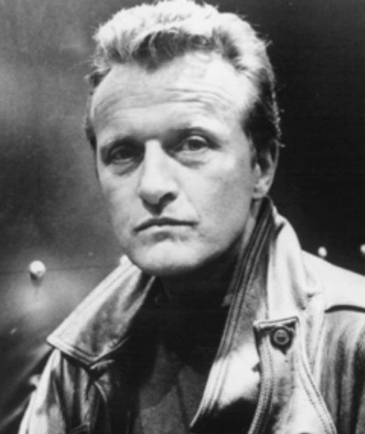 actor 桌布 壁紙 — 一個穿著皮夾克的男人黑白肖像，眼神強烈，頭髮有紋理。