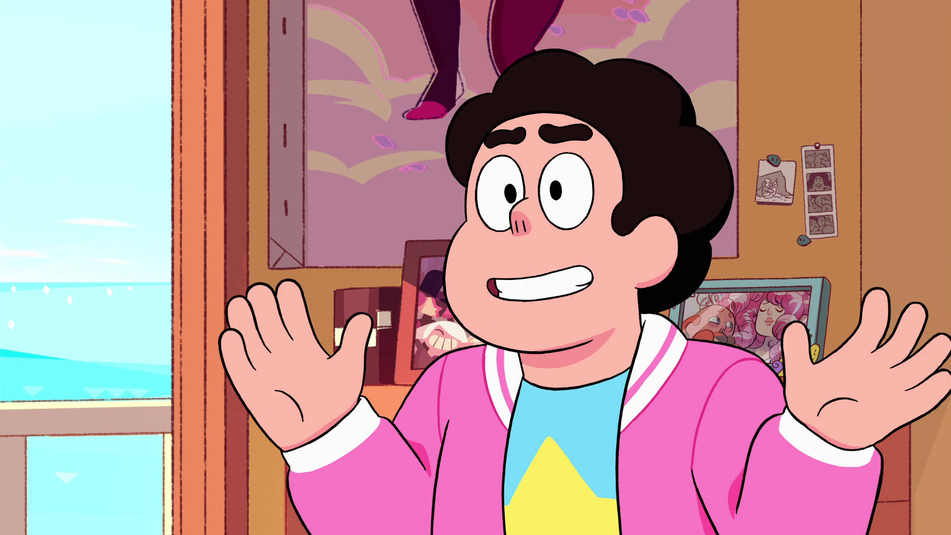 Cartoon Network 桌布 壁紙 — 一個穿著粉紅色外套的開心動畫角色在室內舉起雙手，在可俯瞰海洋的窗戶附近燦爛微笑。
