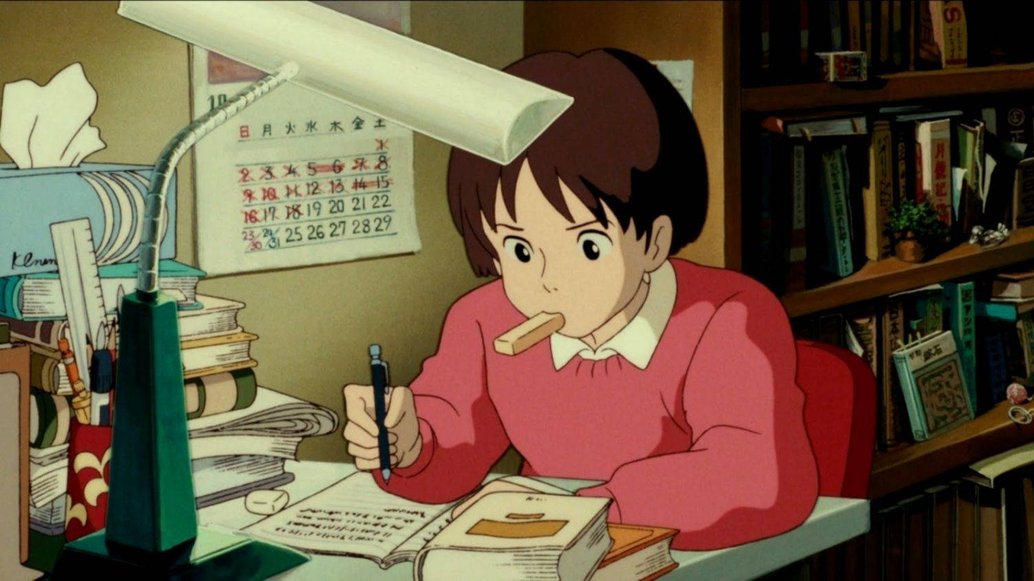 女孩在燈下書桌前學習，周圍有書本和紙張 — 吉卜力工作室 GIF 壁紙