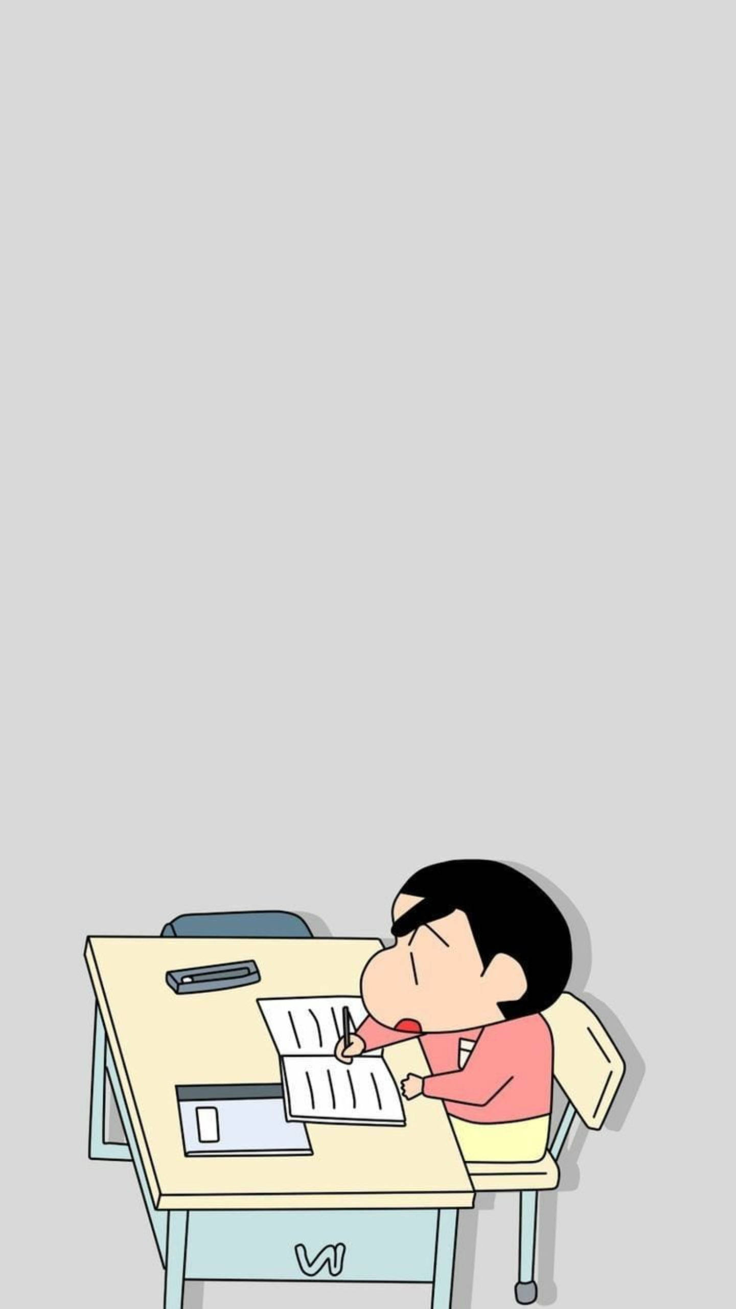 shinchan 桌布 壁紙 — 一個穿著粉紅色襯衫的卡通男孩趴在桌子上用筆寫字，同時在紙上睡著了。