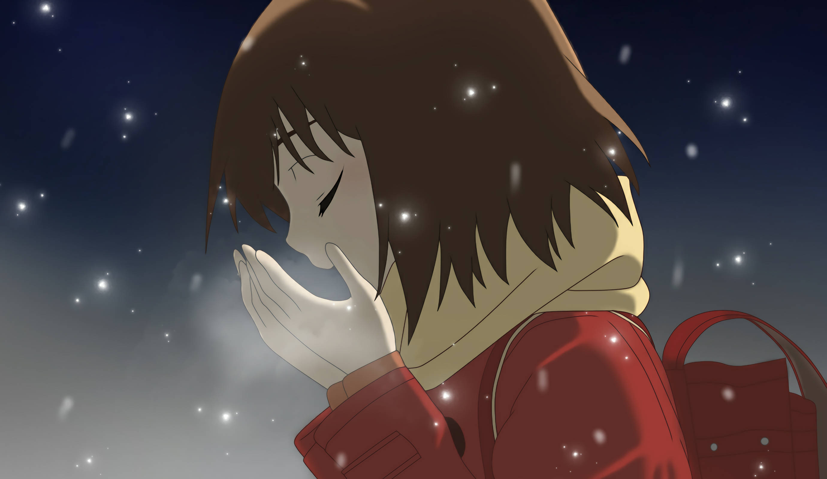 Erased 桌布 壁紙 — 一個穿著紅色外套的年輕動漫女孩，雙手靠近臉龐，仰望星空下飄落的雪花。