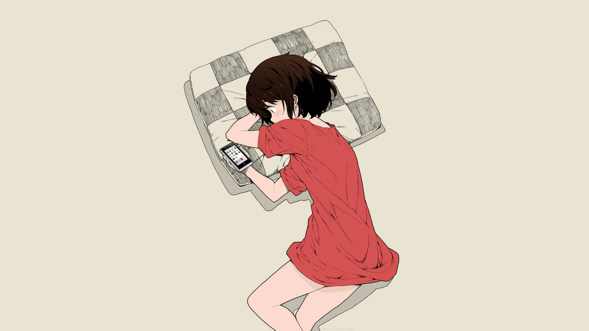 Aesthetic Anime Pfp 桌布 壁紙 — 一個穿著紅色連衣裙的小女孩靠在格子枕頭上，全神貫注地玩手機。