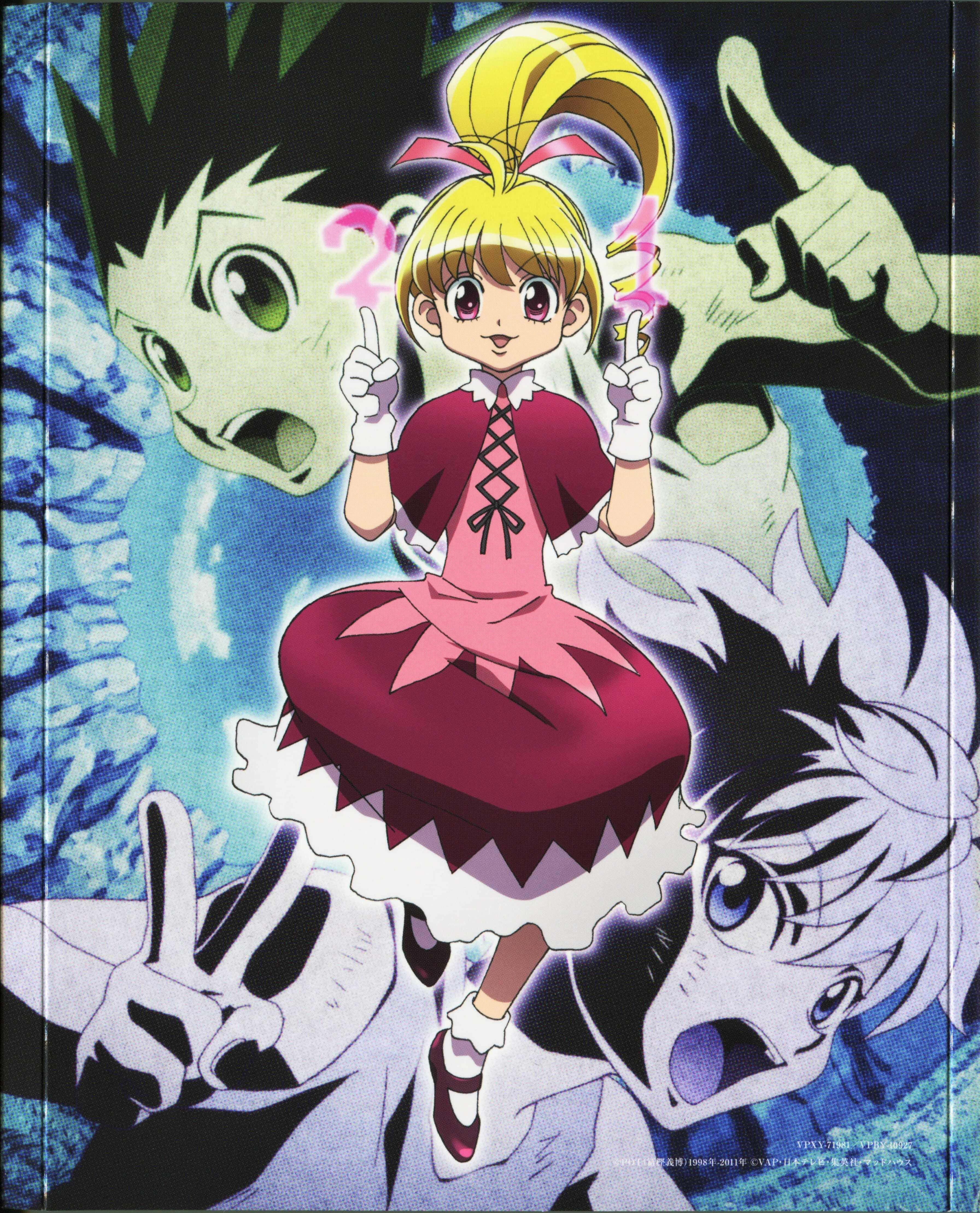Hunter X Hunter Bisky 桌布 壁紙 — 一個穿著紅色連衣裙的開朗動畫女孩舉起手指，被驚訝的幽靈般人物包圍在充滿活力的藍色背景中。