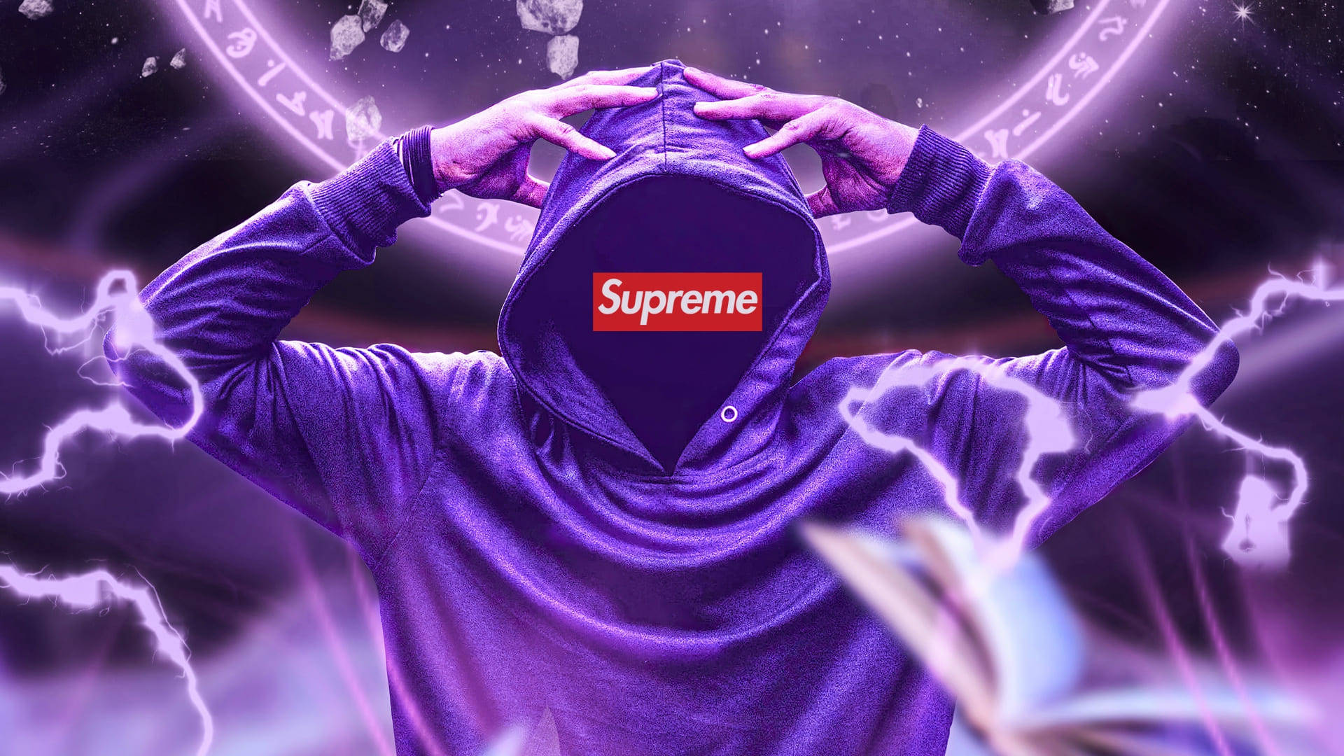 Cool Supreme 桌布 壁紙 — 一個穿著紫色Supreme連帽衫的人，在帶有發光符文和閃電的宇宙背景下拉起帽子。