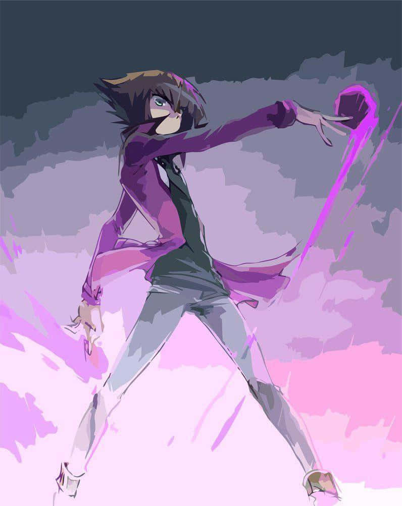 Jaden Yuki 桌布 壁紙 — 一個穿著紫色外套的動漫角色，在暴風般的粉紅色和灰色天空中引導發光的紫色能量。