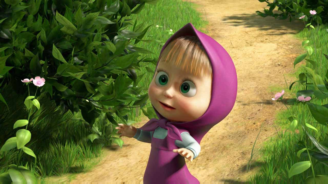 Violet 桌布 壁紙 — 一個穿著紫色連帽衫的開心動畫女孩站在陽光明媚的泥濘小路上，周圍是茂密的綠色灌木和粉紅色的花朵。