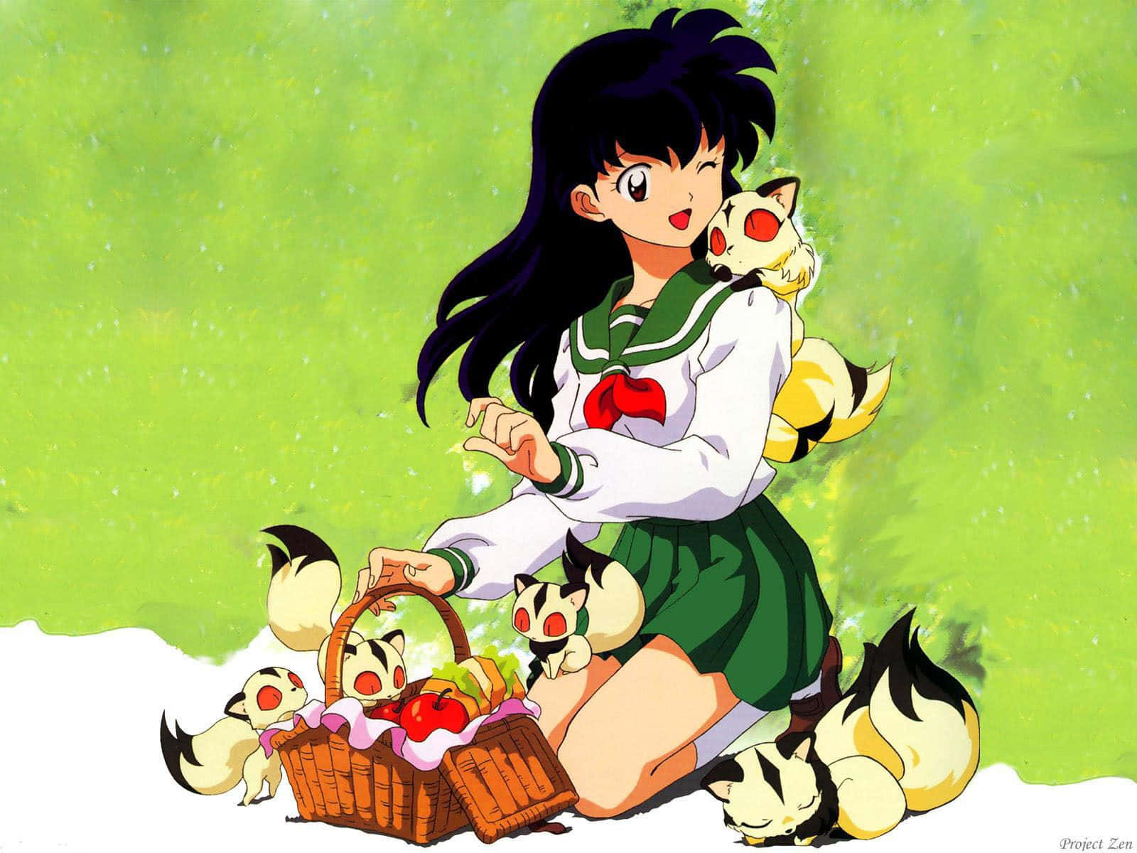 Kirara 桌布 壁紙 — 一個穿著綠色校服的開朗動畫女孩跪在一個水果籃旁邊，周圍有頑皮的狐妖精靈，背景是明亮的綠色。