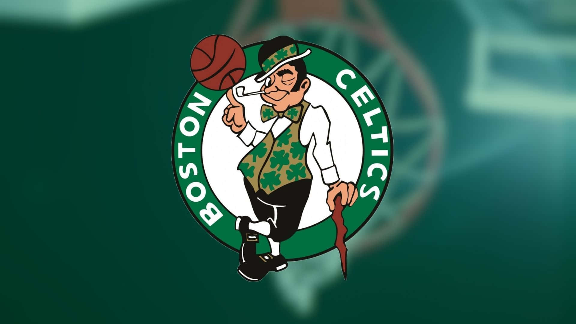 Celtics 桌布 壁紙 — 一個穿著綠色背心的卡通小妖精，在波士頓塞爾提克隊標誌內拿著籃球和手杖，背景是模糊的綠色。