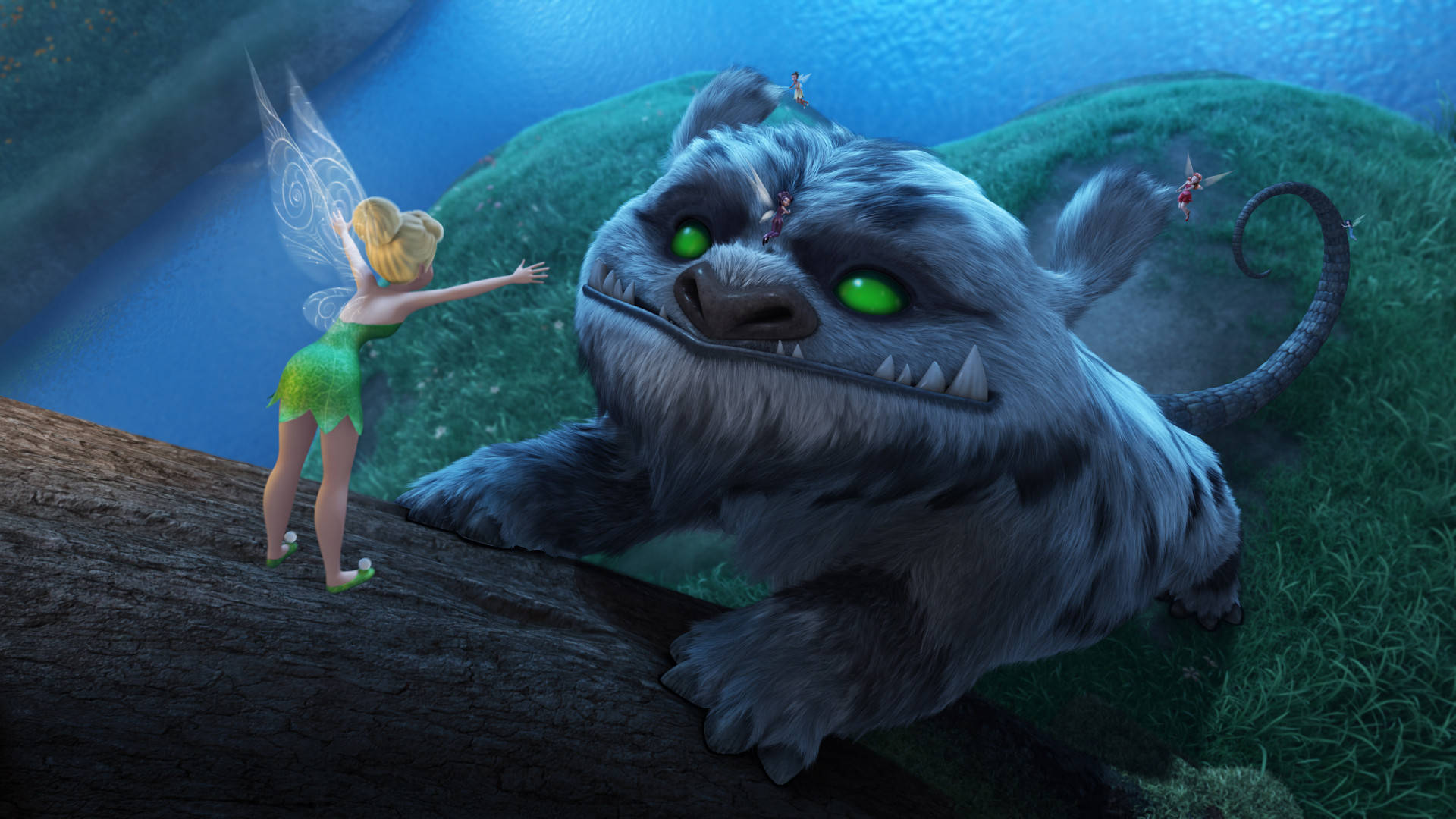 Tinker Bell 桌布 壁紙 — 一個穿著綠色連衣裙的小仙女在森林空地上向一隻擁有發光綠色眼睛的大型毛茸茸灰色野獸伸出手。