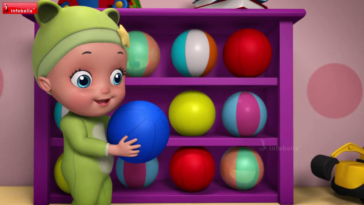 小孩動圖 桌布 壁紙 — 一個穿著綠色連身衣的開心卡通嬰兒，在一個裝滿彩色球的紫色架子前拿著一個藍色球。