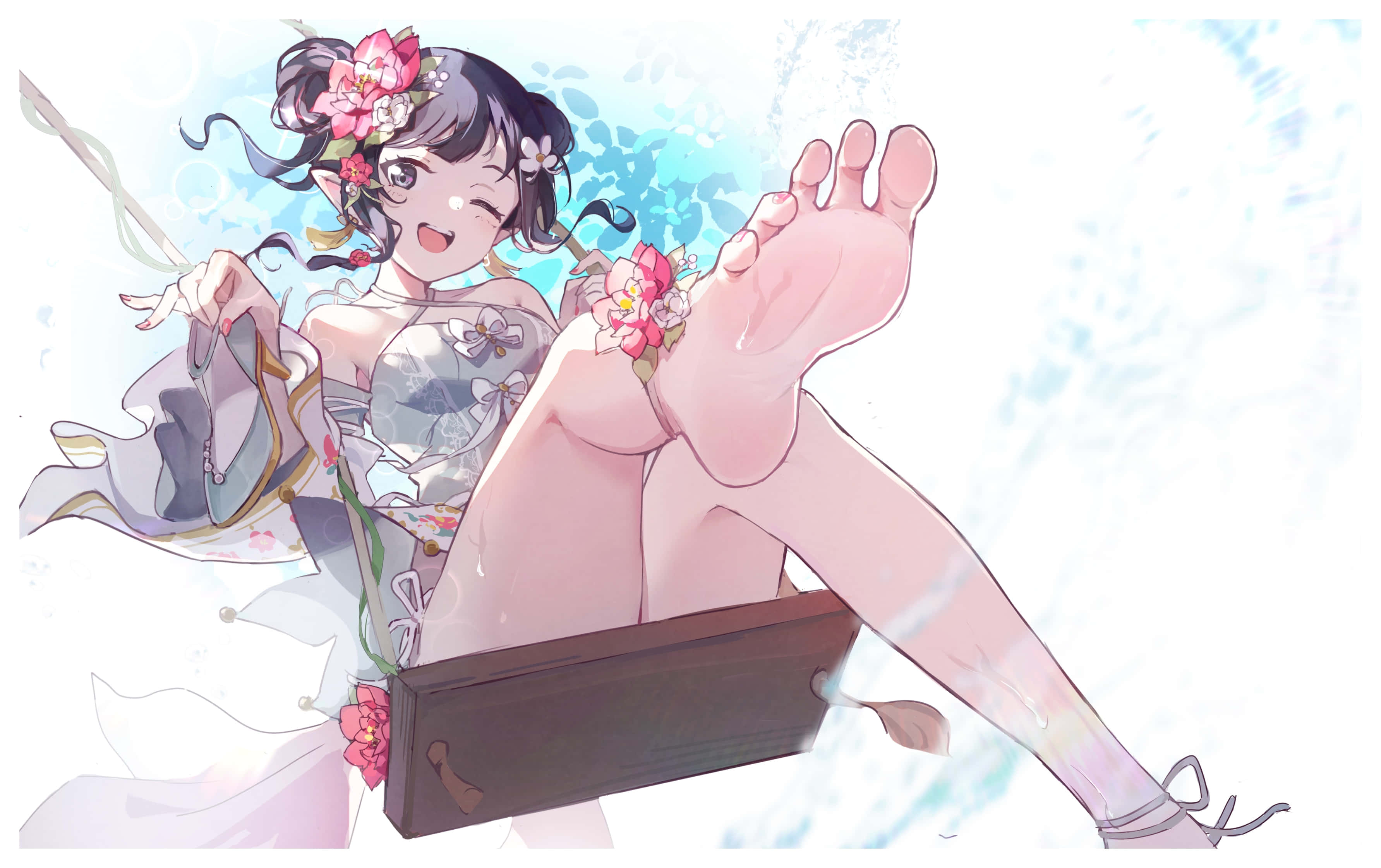 lovely girl 桌布 壁紙 — 一個穿著花卉服裝的開朗動漫女孩，在柔和的藍色水彩背景前眨眼，頑皮地展示她的腳。