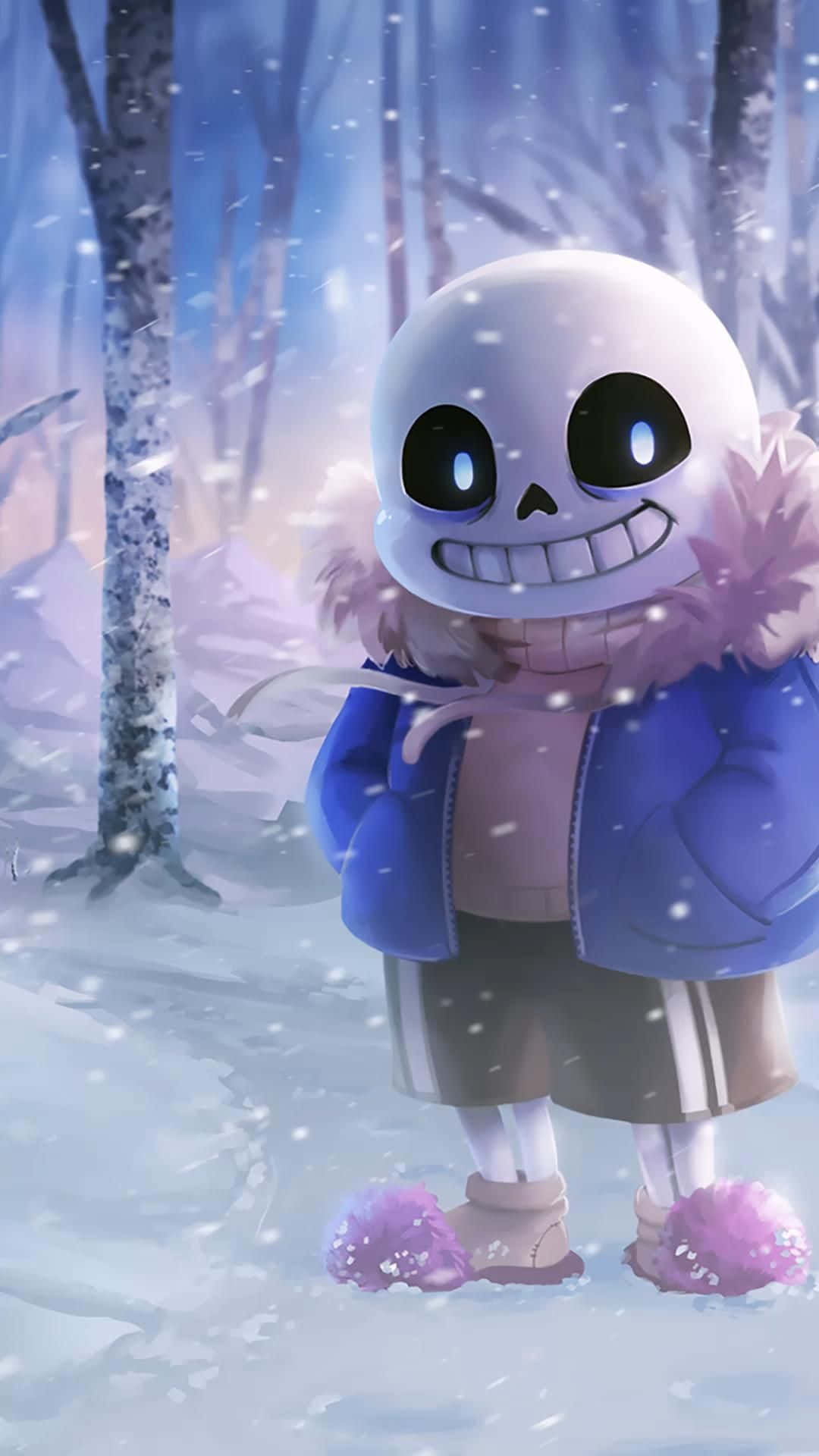 Sans 桌布 壁紙 — 一個穿著藍色冬季外套的開心骷髏角色站在雪地森林中，雪花飄落，樹木光禿。