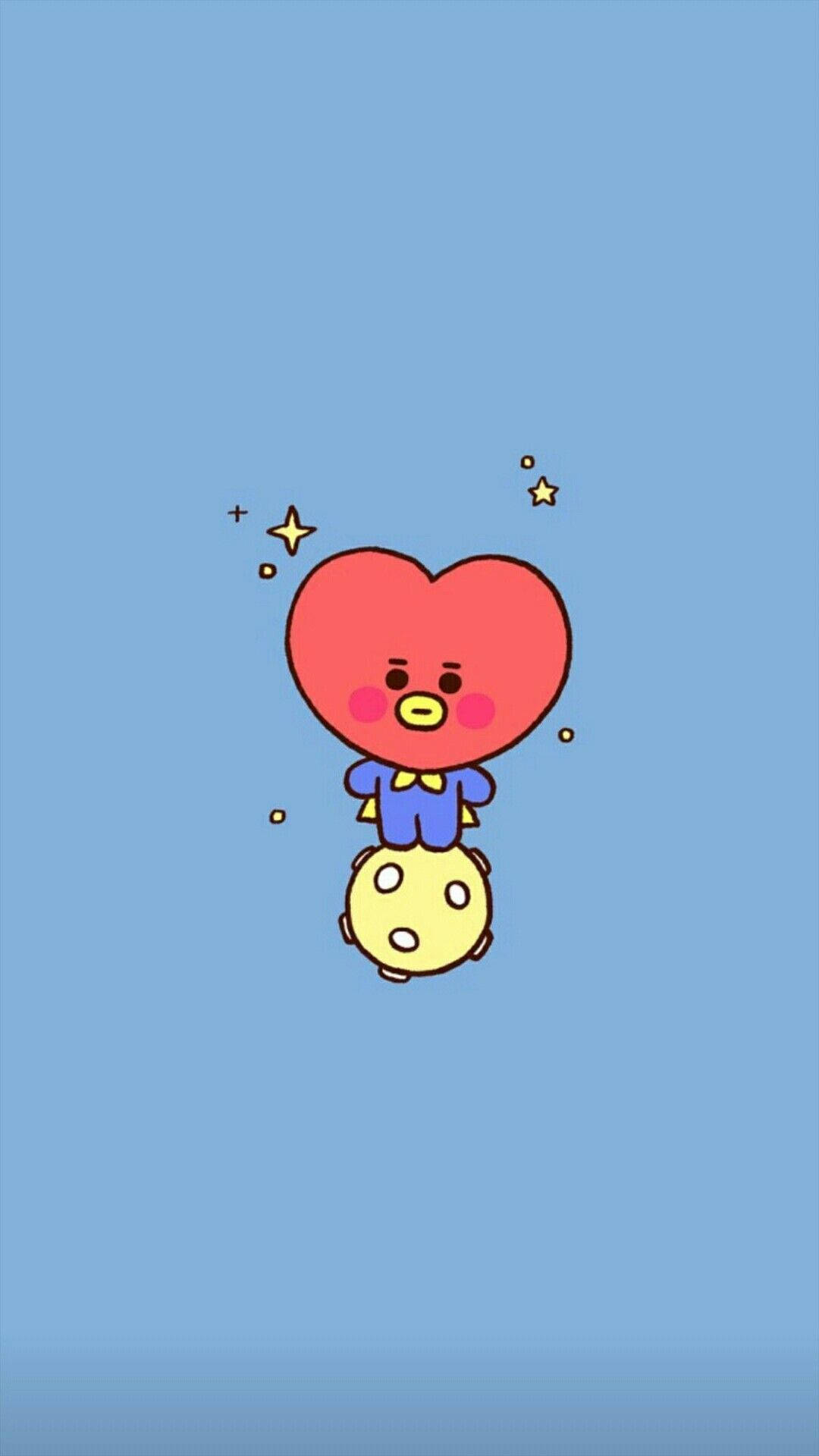 tata bt21 桌布 壁紙 — 一個穿著藍色衣服的可愛紅色心形角色站在黃色月亮上，背景是柔和的藍色天空，點綴著閃爍的星星。