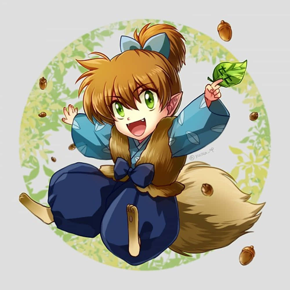 shippo 桌布 壁紙 — 一個穿著藍色長袍的開心Q版狐狸精靈，愉快地拿著一片葉子，橡子在他周圍漂浮，背景是綠葉。