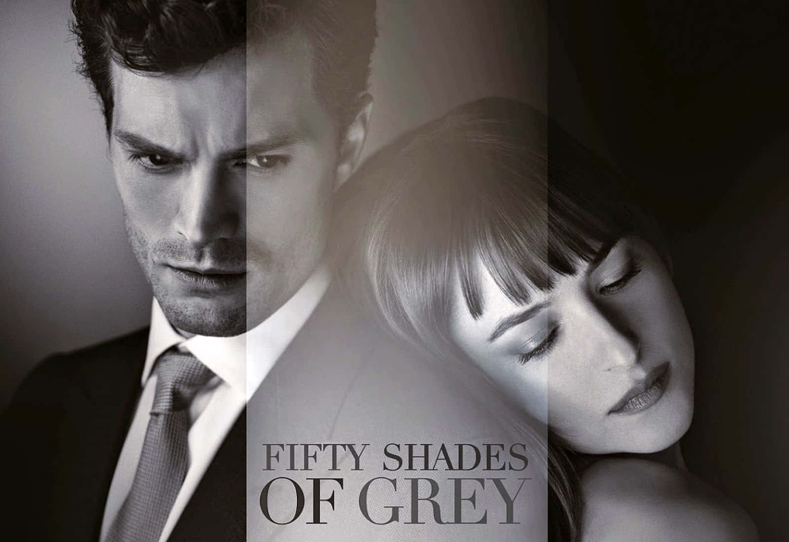 jamie dornan 桌布 壁紙 — 一個穿著西裝的男人和一個閉著眼睛的女人的戲劇性黑白分割肖像，上面覆蓋著標題「Fifty Shades of Grey」。
