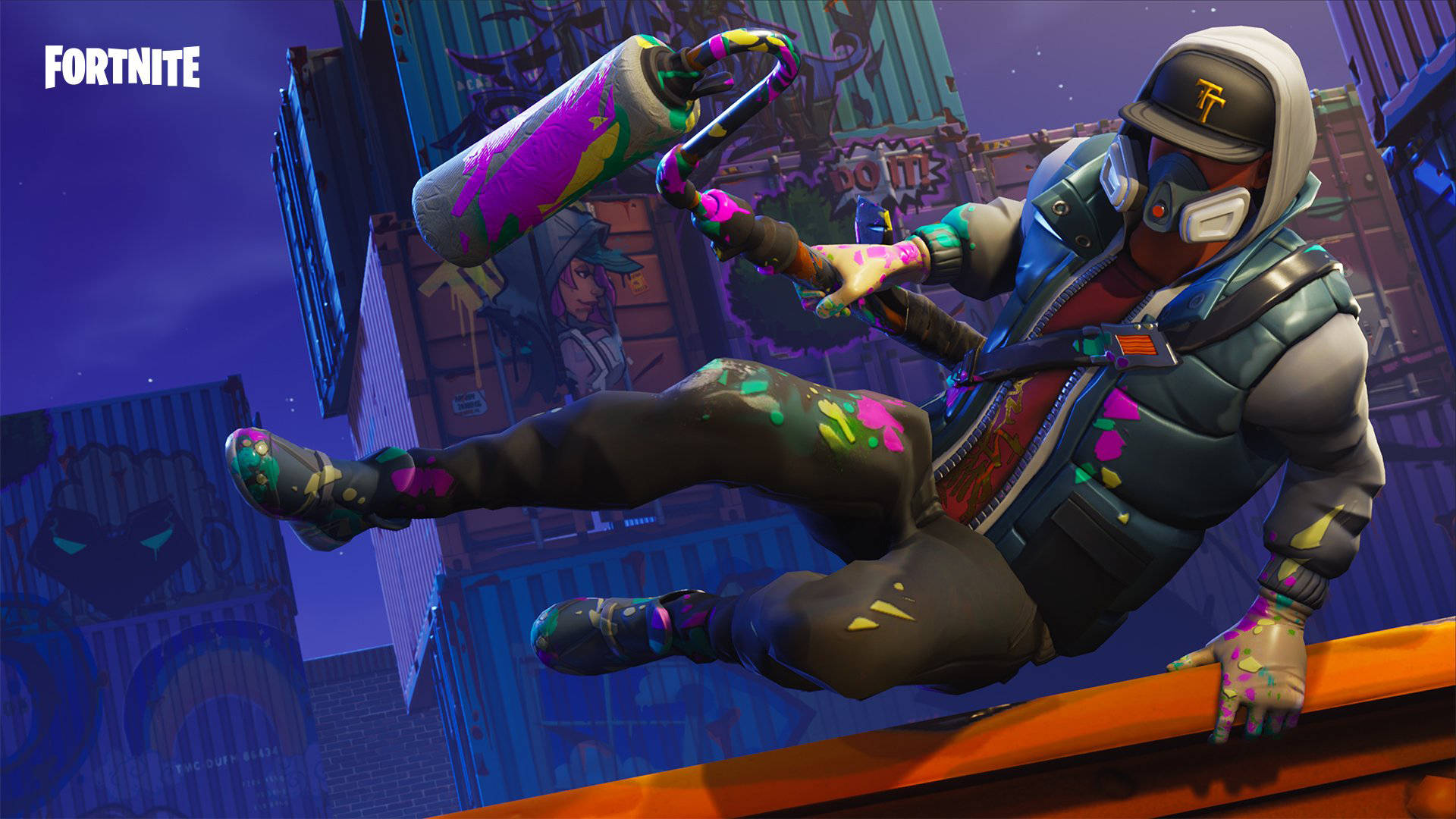 Fortnite 桌布 壁紙 — 一個穿著連帽衫和戴著口罩的Fortnite角色，在夜晚霓虹燈照亮的天台上揮動沾滿油漆的滾筒。