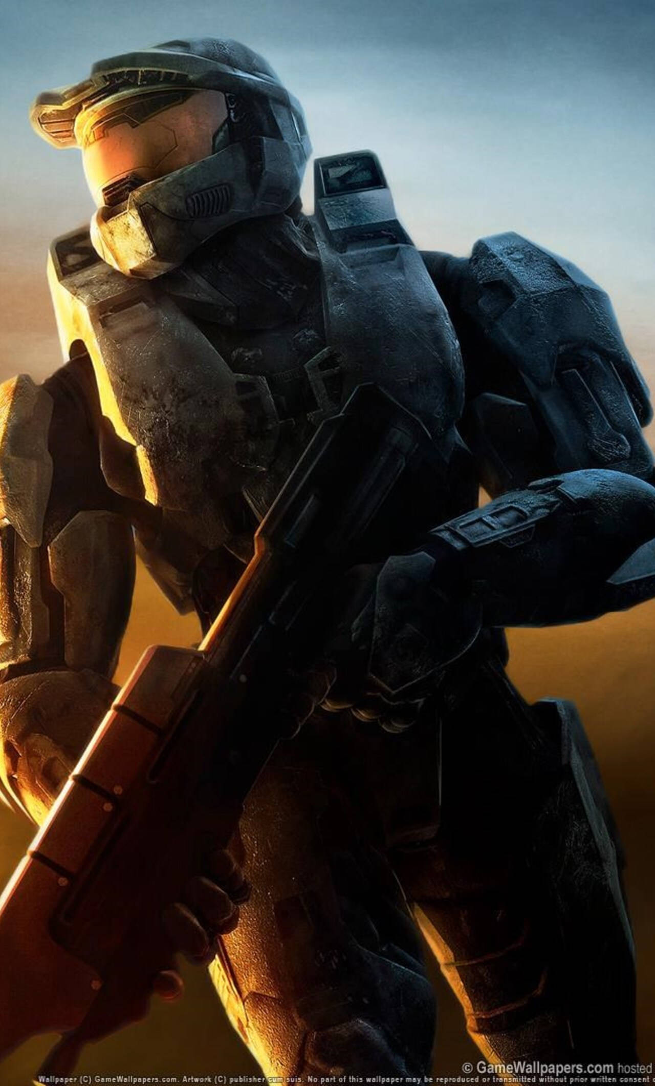 電玩遊戲 桌布 壁紙 — 一個穿著風化盔甲的Halo Spartan，在夕陽餘暉的天空下準備好步槍。