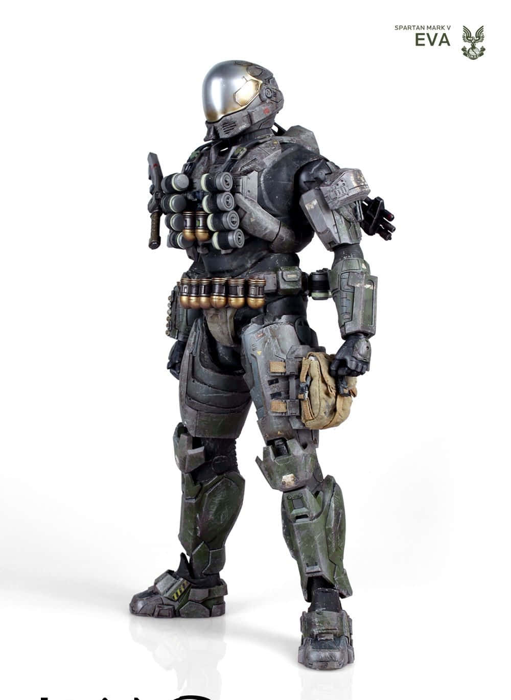 Halo Emile 桌布 壁紙 — 一個穿著風化裝甲的詳細斯巴達 Mark V EVA 士兵在純白背景前蓄勢待發。